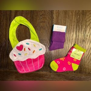 NWT Baby Girl Carter’s Cupcake Bib and 2 x socks 6-12mo